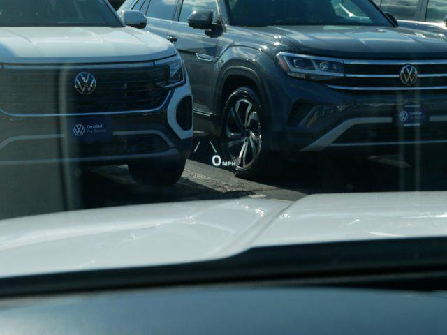 Photo of 2022 Glacial White Pearl Kia Telluride