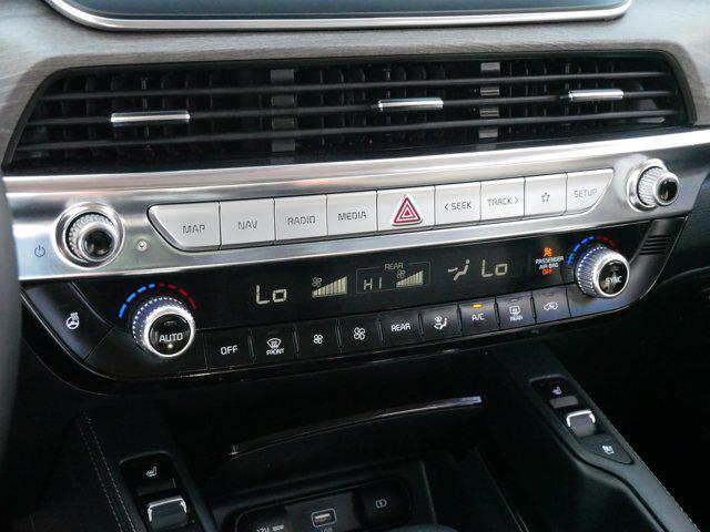 Photo of 2022 Glacial White Pearl Kia Telluride