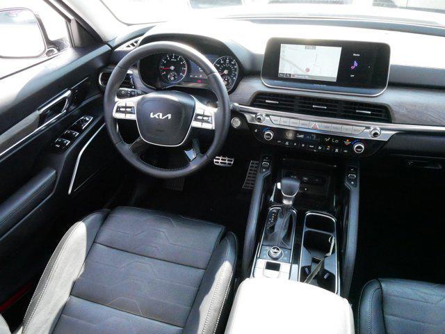 Photo of 2022 Glacial White Pearl Kia Telluride