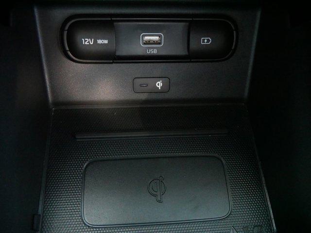 Photo of 2022 Glacial White Pearl Kia Telluride