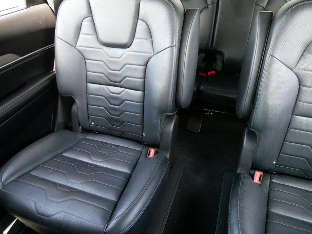 Photo of 2022 Glacial White Pearl Kia Telluride