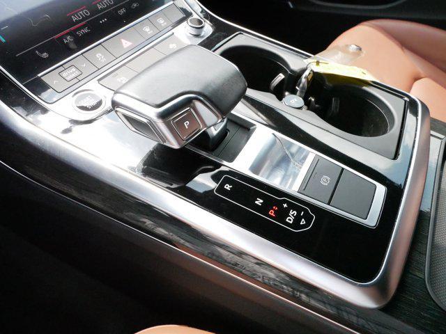 Photo of 2022 White Audi Q7