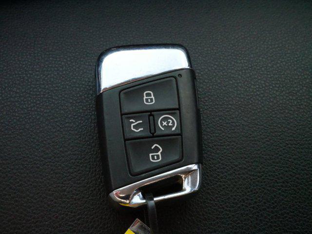 Photo of 2022 Tourmaline Blue Metallic Volkswagen Atlas