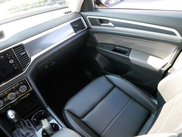Photo of 2022 Tourmaline Blue Metallic Volkswagen Atlas