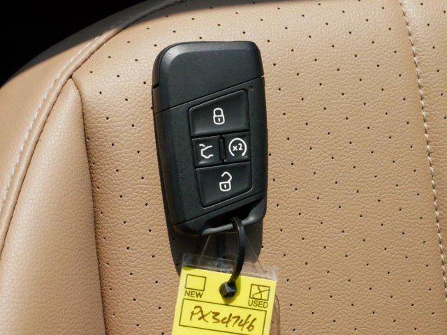 Photo of 2022 Deep Black Pearl Volkswagen Tiguan