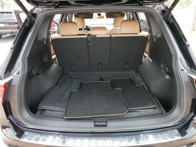 Photo of 2022 Deep Black Pearl Volkswagen Tiguan