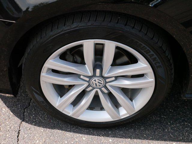 Photo of 2016 Black Uni Volkswagen Passat