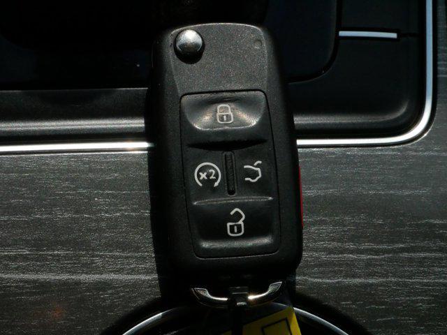 Photo of 2016 Black Uni Volkswagen Passat