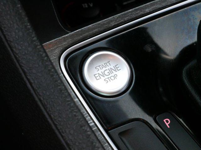 Photo of 2016 Black Uni Volkswagen Passat