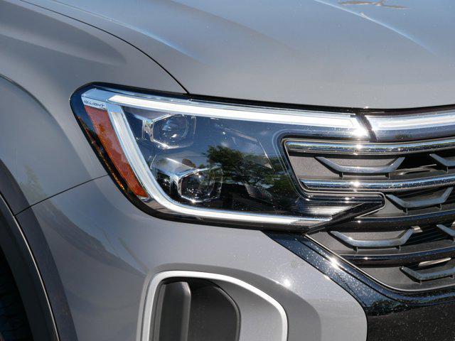 Photo of 2024 Pure Gray Volkswagen Atlas