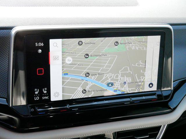 Photo of 2024 Silver Mist Metallic Volkswagen Atlas Cross Sport
