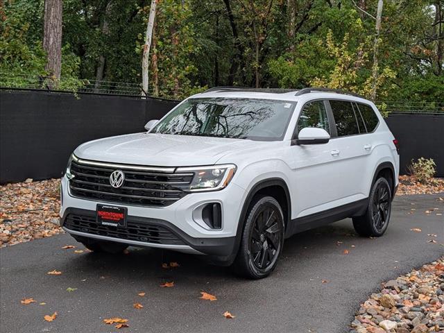 Photo of 2024 Pure White Volkswagen Atlas