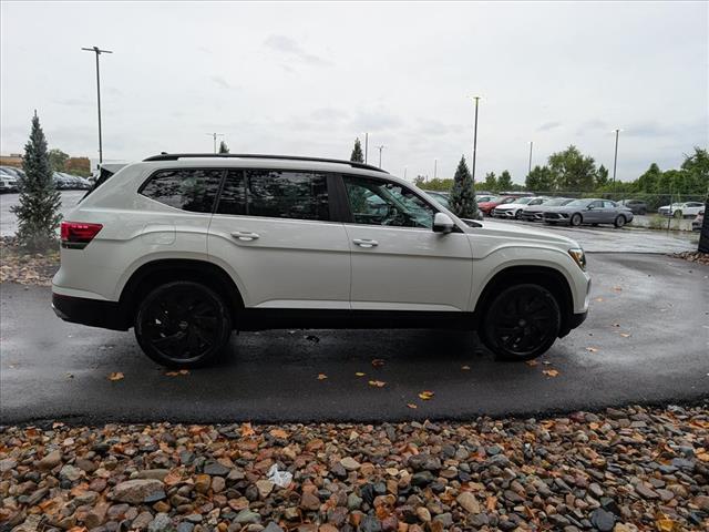 Photo of 2024 Pure White Volkswagen Atlas