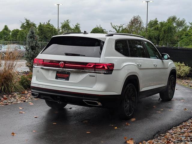 Photo of 2024 Pure White Volkswagen Atlas