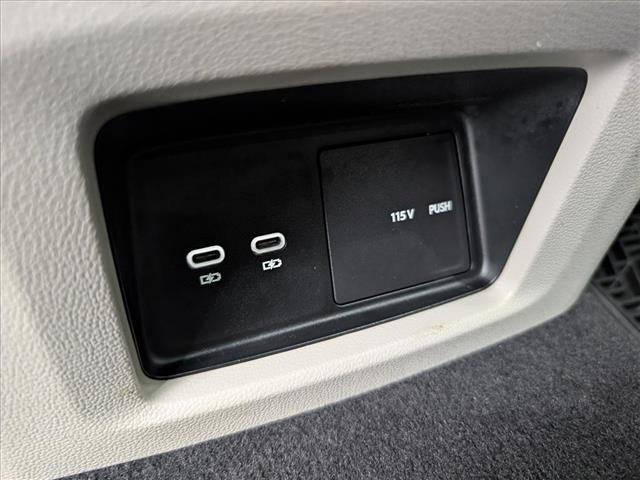 Photo of 2024 Pure White Volkswagen Atlas