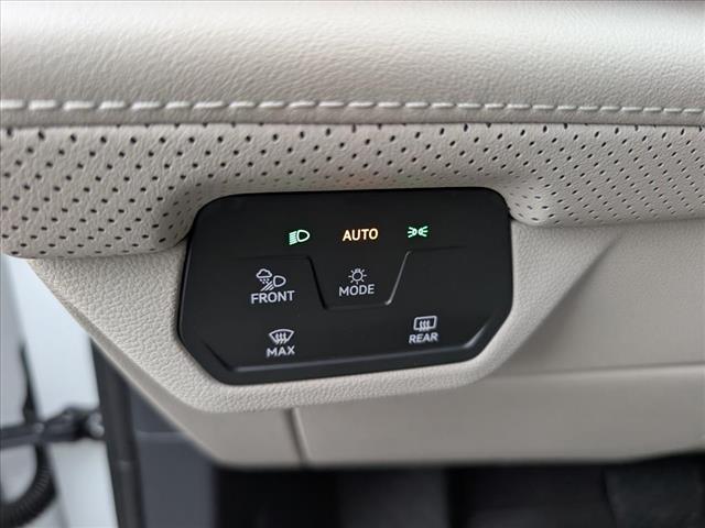 Photo of 2024 Pure White Volkswagen Atlas