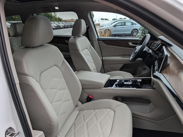 Photo of 2024 Pure White Volkswagen Atlas