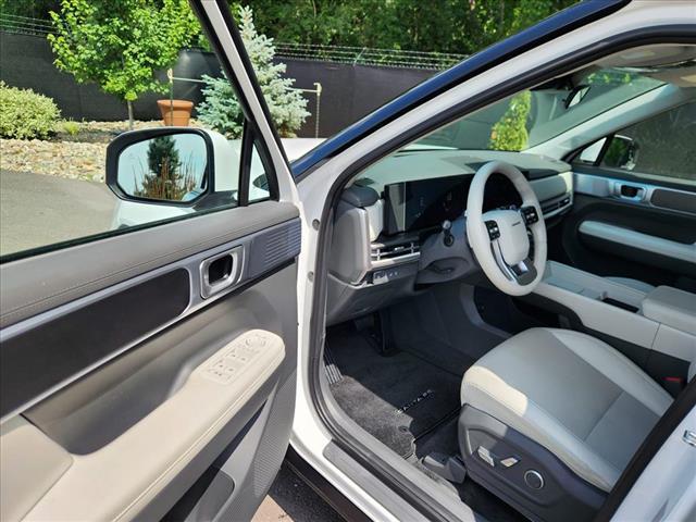 Photo of 2024 White Hyundai SANTA FE
