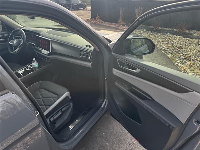 Photo of 2025 Pure Gray Volkswagen Atlas