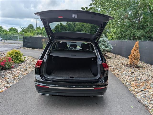 Photo of 2018 Deep Black Pearl Effect Volkswagen Tiguan