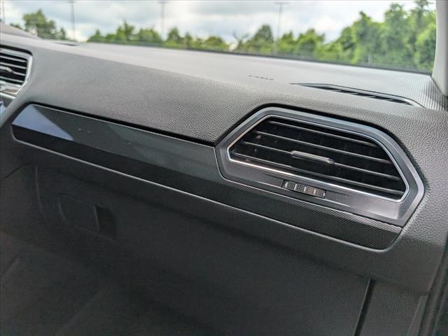Photo of 2018 Deep Black Pearl Effect Volkswagen Tiguan