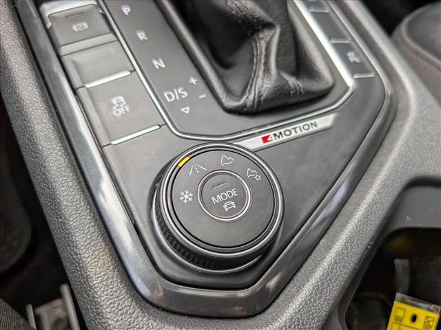 Photo of 2018 Deep Black Pearl Effect Volkswagen Tiguan