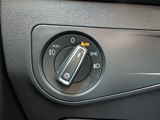 Photo of 2018 Deep Black Pearl Effect Volkswagen Tiguan