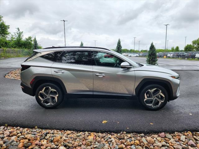 Photo of 2022 Silver Metallic Hyundai TUCSON