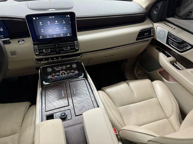 Photo of 2019 Mocha Lincoln Navigator
