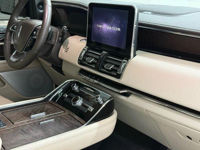 Photo of 2019 Mocha Lincoln Navigator