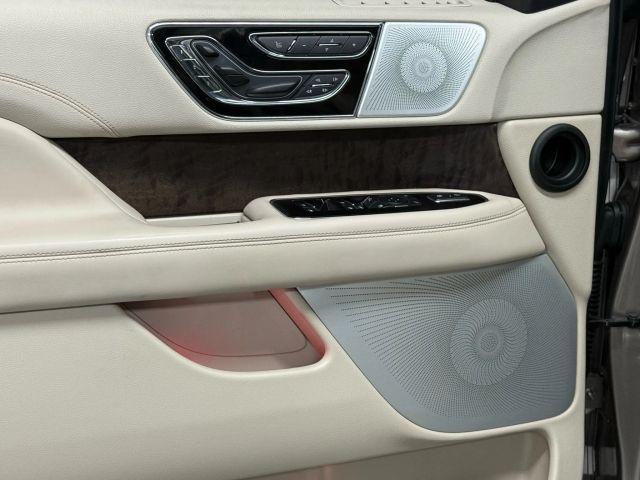 Photo of 2019 Mocha Lincoln Navigator
