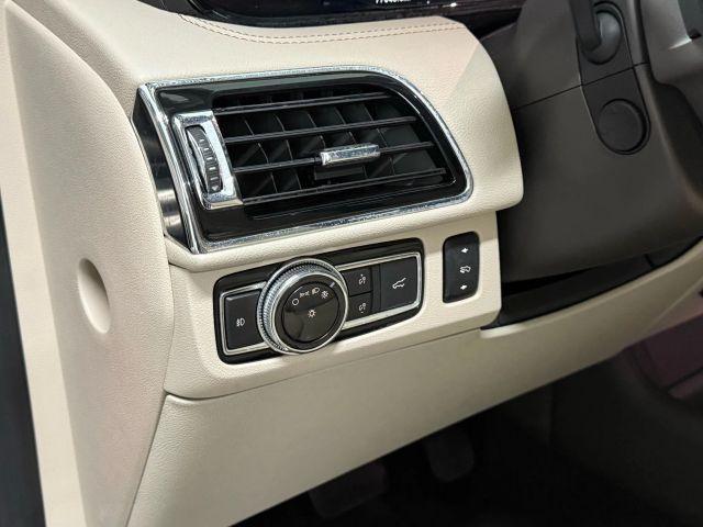 Photo of 2019 Mocha Lincoln Navigator