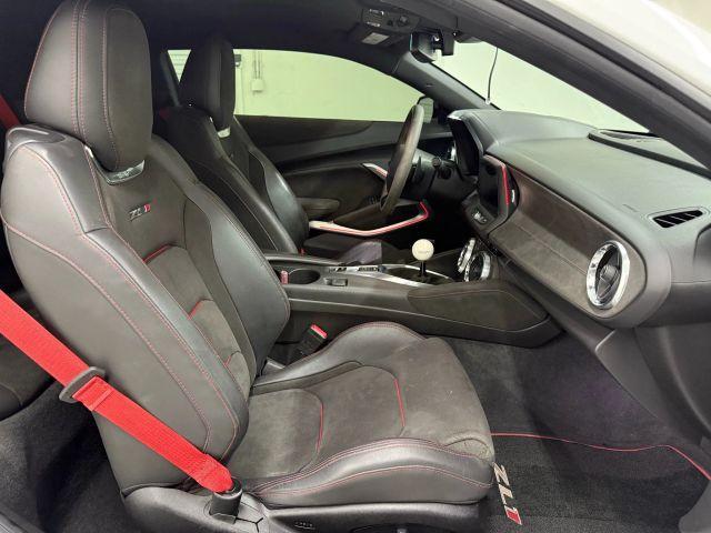 Photo of 2018 White Chevrolet Camaro