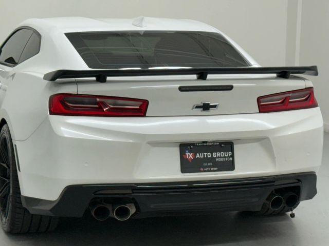Photo of 2018 White Chevrolet Camaro