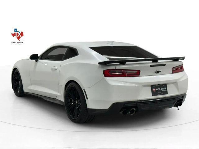 Photo of 2018 White Chevrolet Camaro
