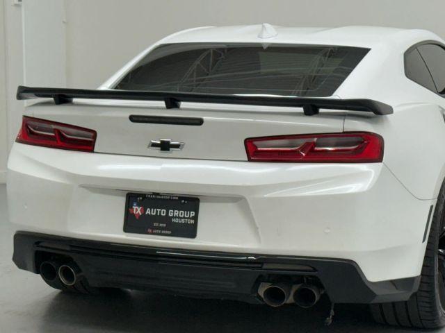 Photo of 2018 White Chevrolet Camaro