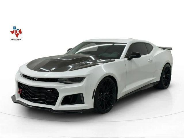 Photo of 2018 White Chevrolet Camaro