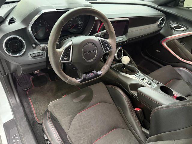 Photo of 2018 White Chevrolet Camaro