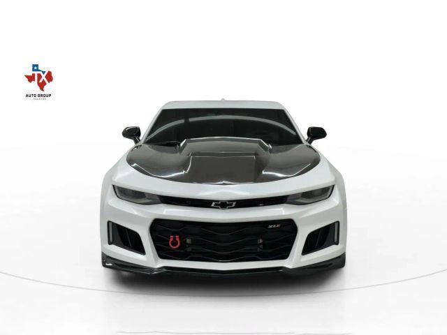 Photo of 2018 White Chevrolet Camaro