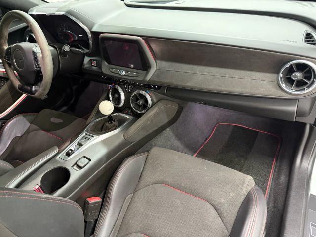 Photo of 2018 White Chevrolet Camaro