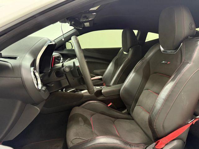 Photo of 2018 White Chevrolet Camaro
