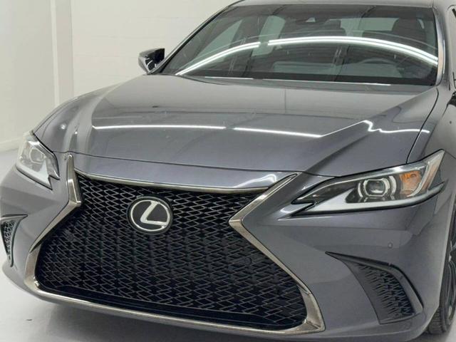 Photo of 2022 Gray Lexus ES 350