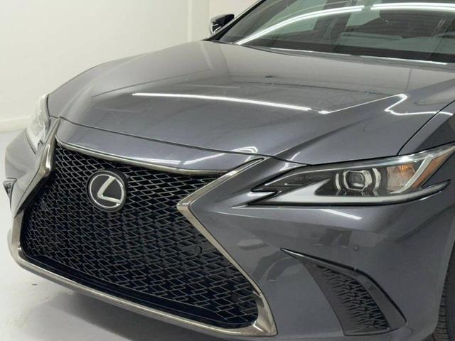 Photo of 2022 Gray Lexus ES 350