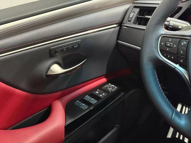 Photo of 2022 Gray Lexus ES 350