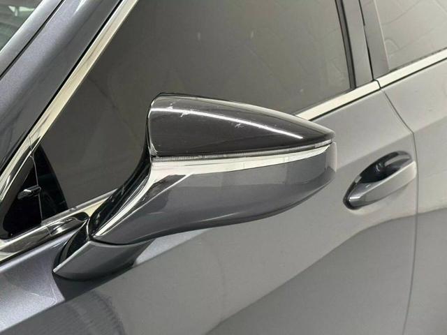 Photo of 2022 Gray Lexus ES 350