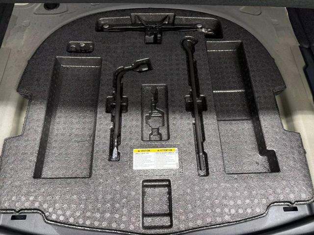 Photo of 2022 Gray Lexus ES 350