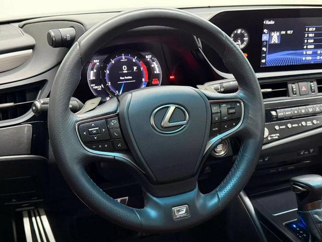 Photo of 2022 Gray Lexus ES 350