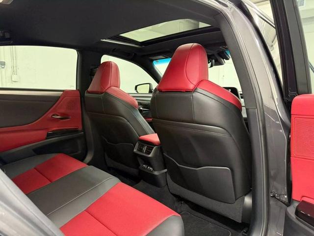 Photo of 2022 Gray Lexus ES 350