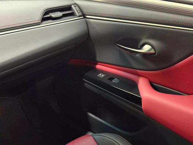 Photo of 2022 Gray Lexus ES 350