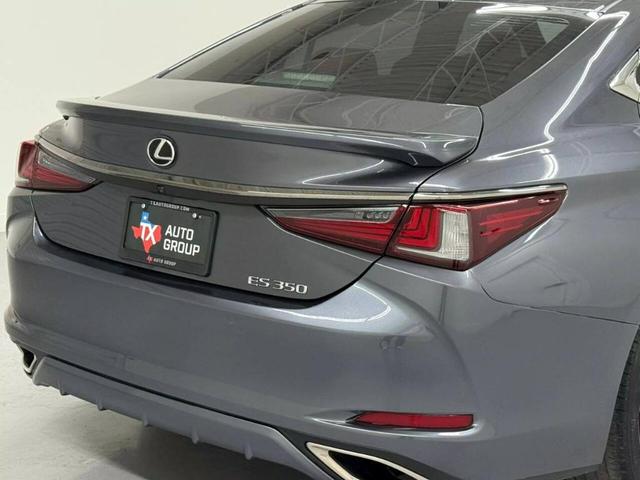 Photo of 2022 Gray Lexus ES 350